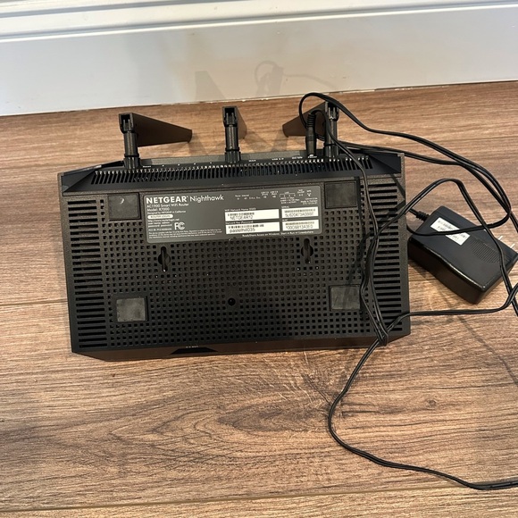 Netgear Nighthawk Wi-Fi Router R7000 AC1900 Black - Picture 5 of 5